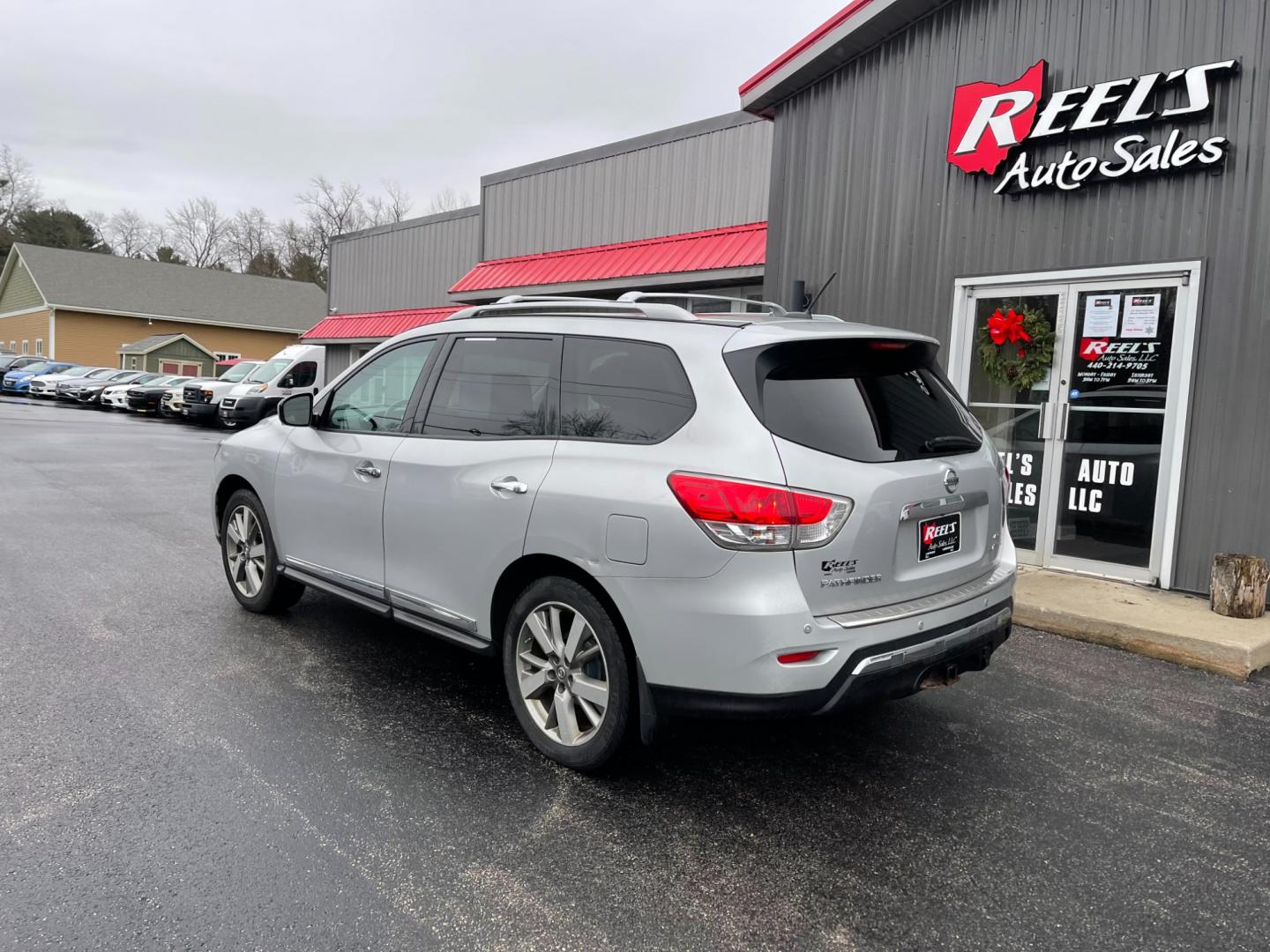 2013 Silver /Black Nissan Pathfinder Platinum 4WD (5N1AR2MM1DC) with an 3.5L V6 DOHC 24V engine, Automatic transmission, located at 547 E. Main St., Orwell, OH, 44076, (440) 437-5893, 41.535435, -80.847855 - Photo#11